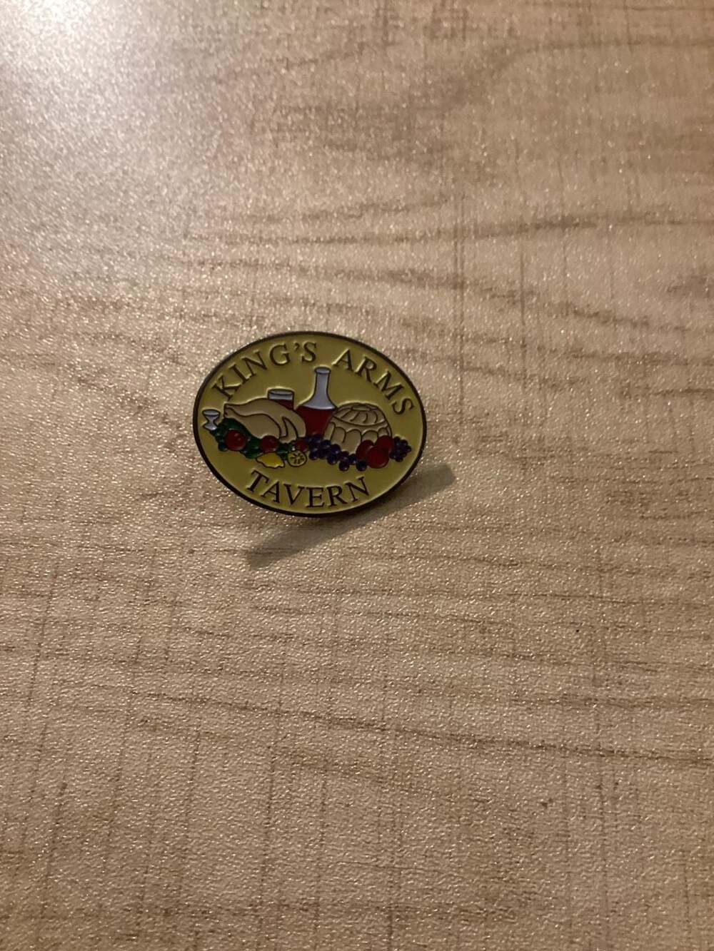 Colonial Williamsburg King's Arms Tavern Souvenir Lapel Pin